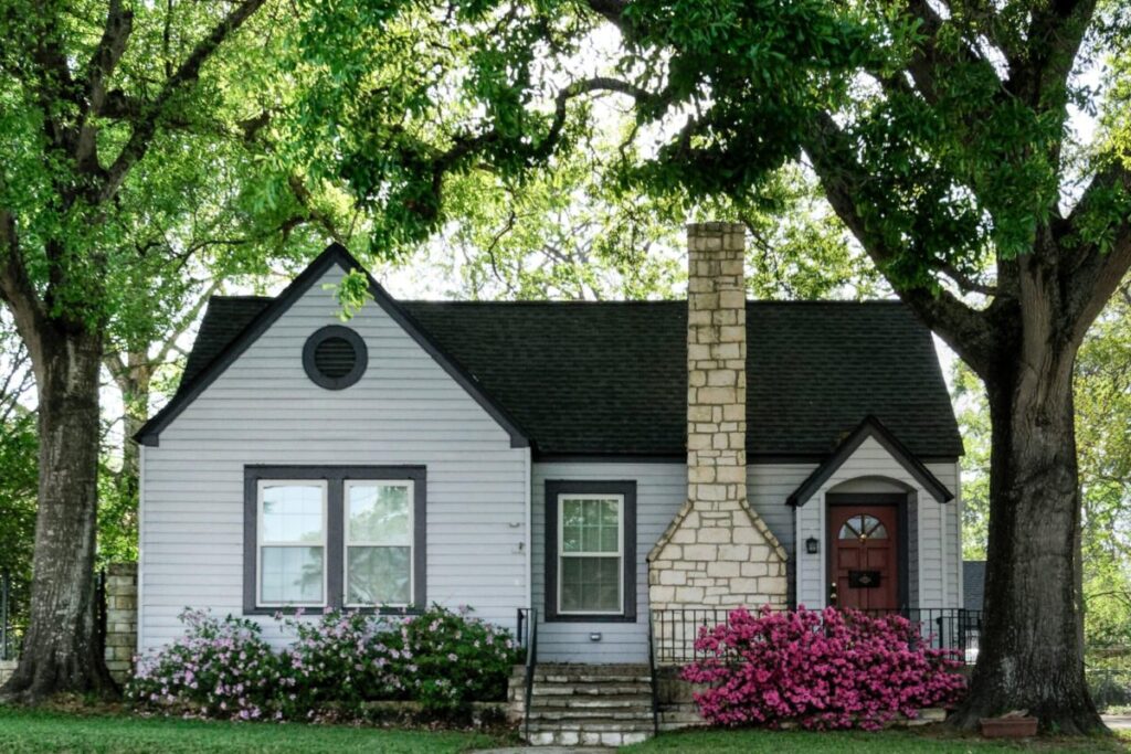 Macon GA Home Prepared for a Successful Sale - Patti Chapman Real Estate™ Well-maintained Macon home prepared for sale with mature trees and flowering landscaping